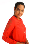 04_Blusa_de_Manga_Larga_con_Pequeño_Bordado_en_Mangas