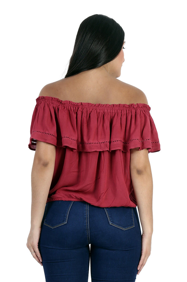 Blusa Tipo Strapless Con Olán Calado