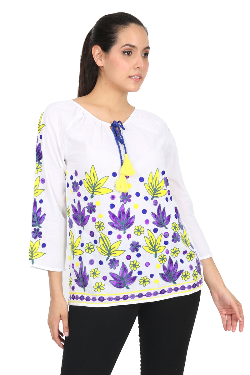Blusa con Bordado Floral en Tonos Vivos