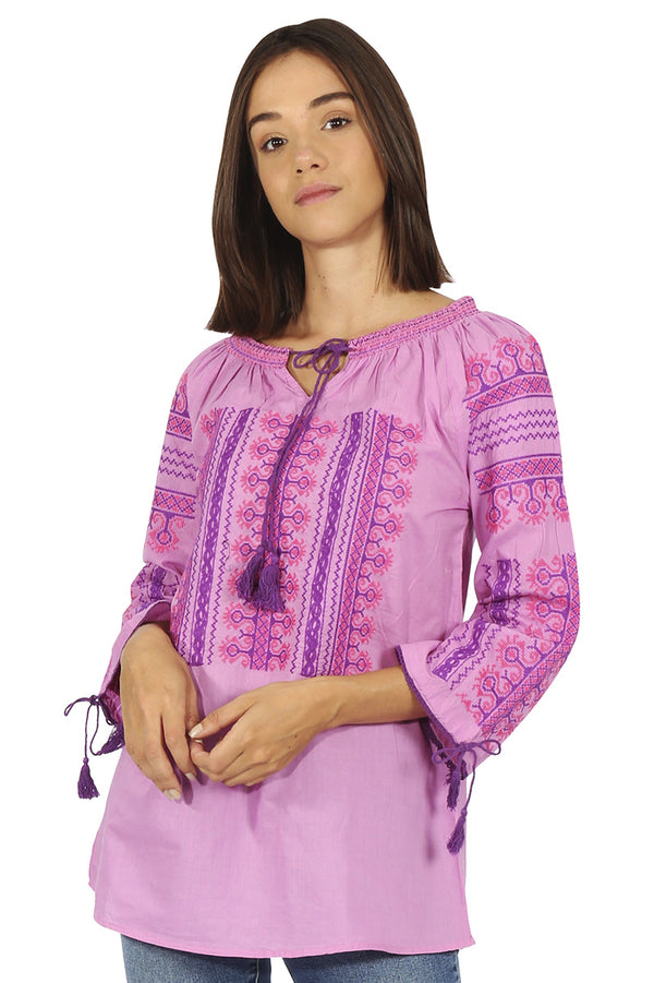 Blusa de Bordado Geométrico en escote a Punto de Cruz