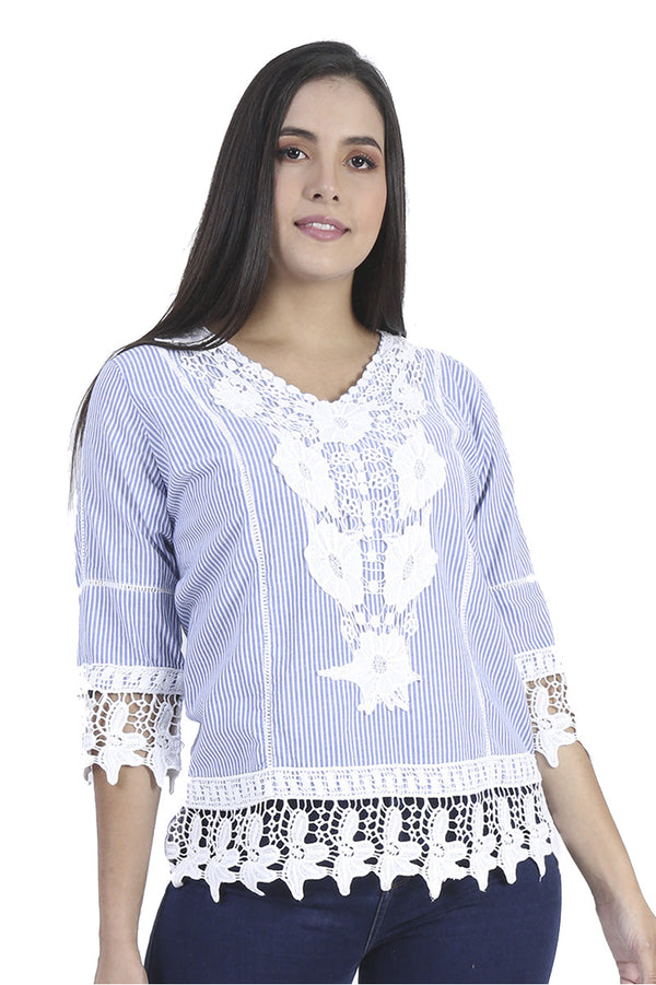 Blusa a Rayas Con Calado Floral